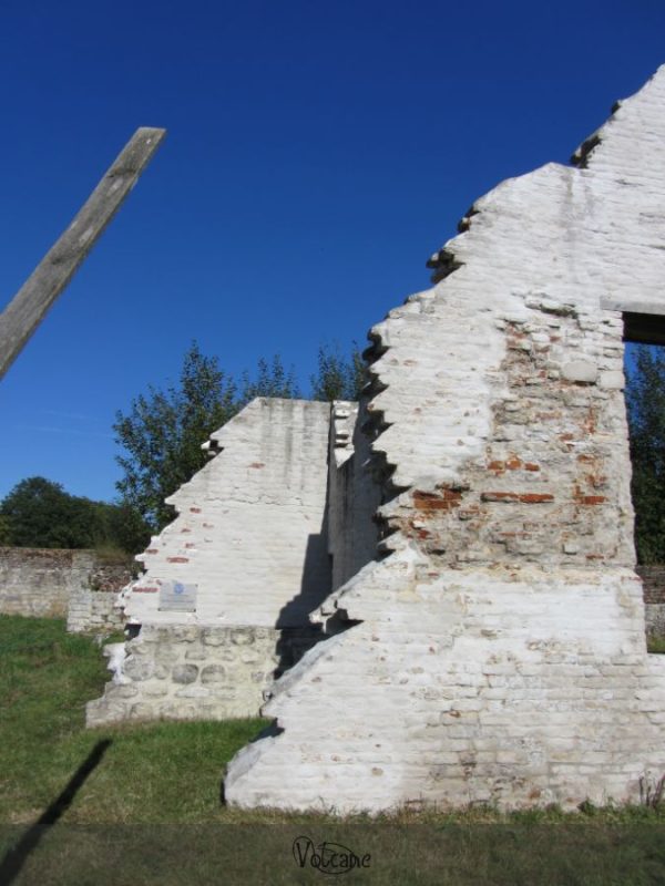 Murs en ruine de la chapelle d'Hougoumont