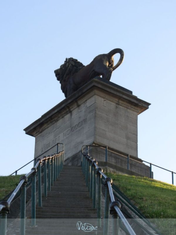 Derniers escaliers avant le sommet de la butte