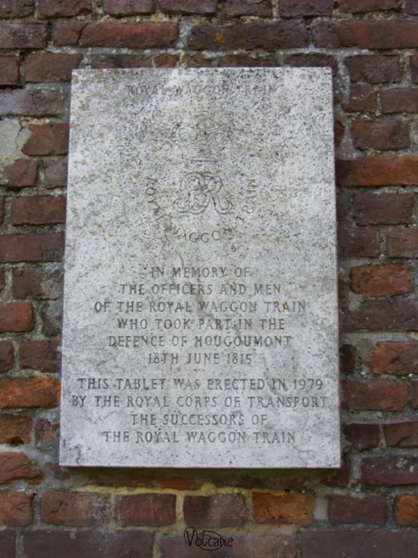 Plaque commémorative à la ferme d'Hougoumont
